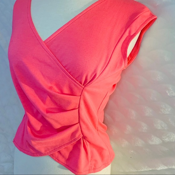 💎5/$25💎 Cute Pink/Coral V-Neck Top - Picture 3 of 5